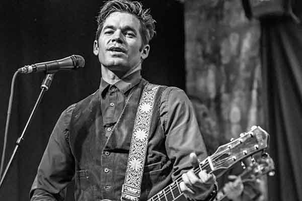 Mike-Powell-featured-singer